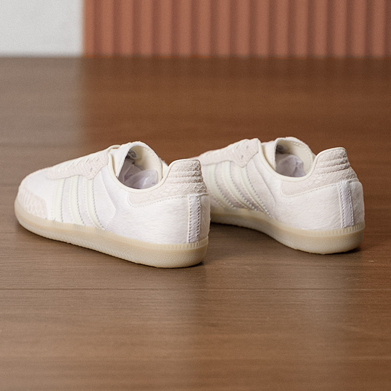 أحذية رياضية جديدة من أديداس S - مراجعة Adidas Shoes Samba وسعره
